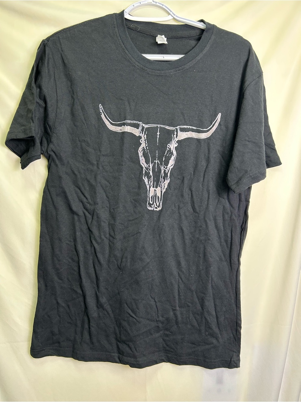 Men's Black Short-Sleeve Tee with Longhorn Skull Print